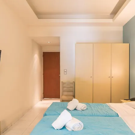 Porto Koukla מלון 3*