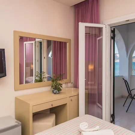 Porto Koukla מלון 3*