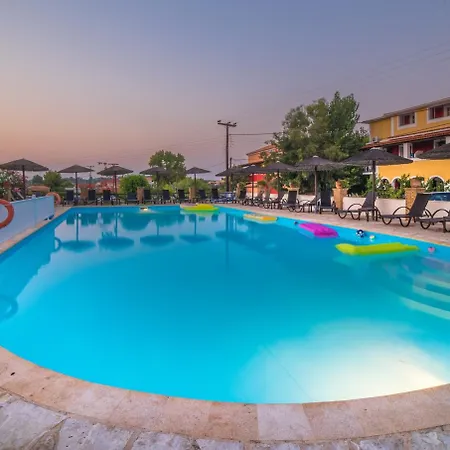 מלון Porto Koukla 3*