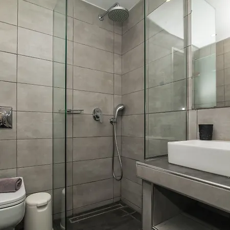 מלון Porto Koukla 3*